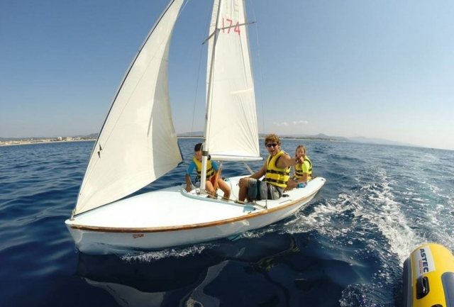 ruta en un velero en alta mar.jpg